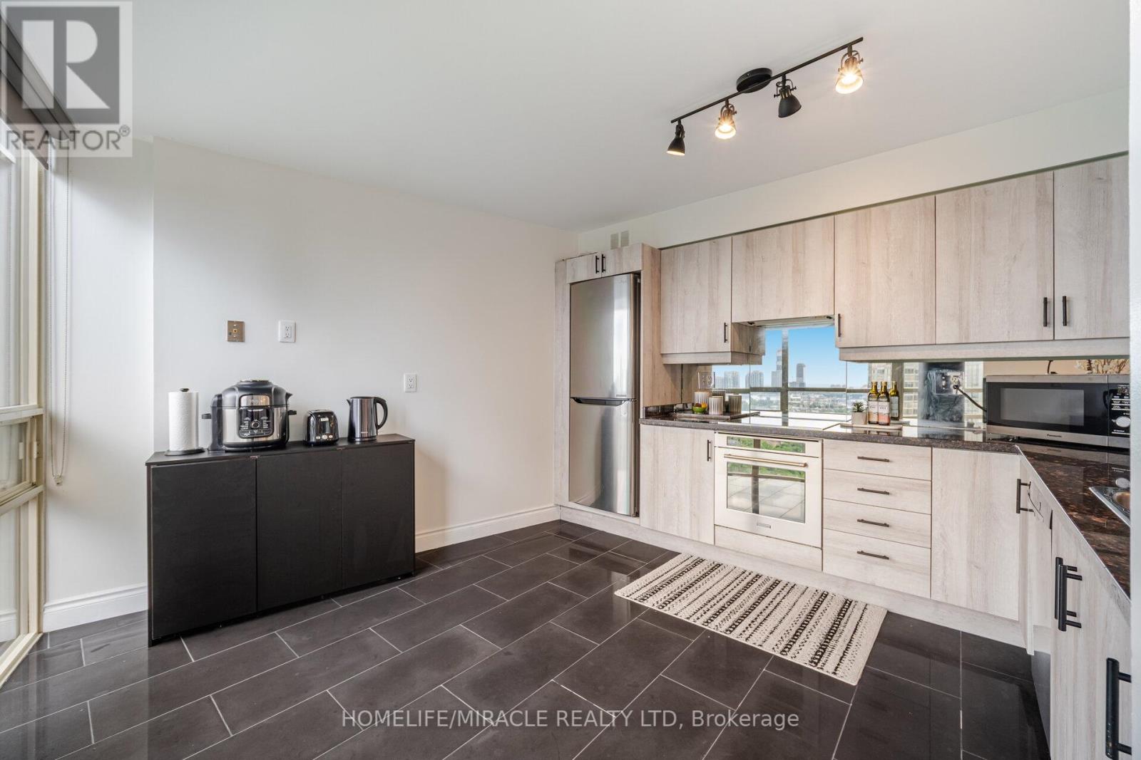 2107 - 50 Eglinton Avenue W, Mississauga (Hurontario), Ontario  L5R 3P5 - Photo 16 - W12215332