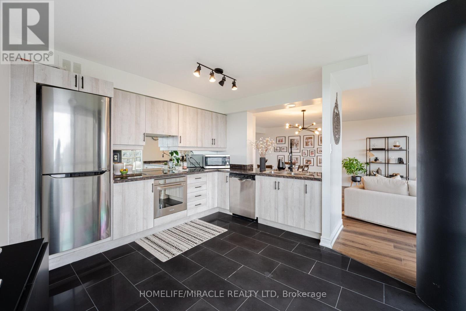 2107 - 50 Eglinton Avenue W, Mississauga (Hurontario), Ontario  L5R 3P5 - Photo 18 - W12215332