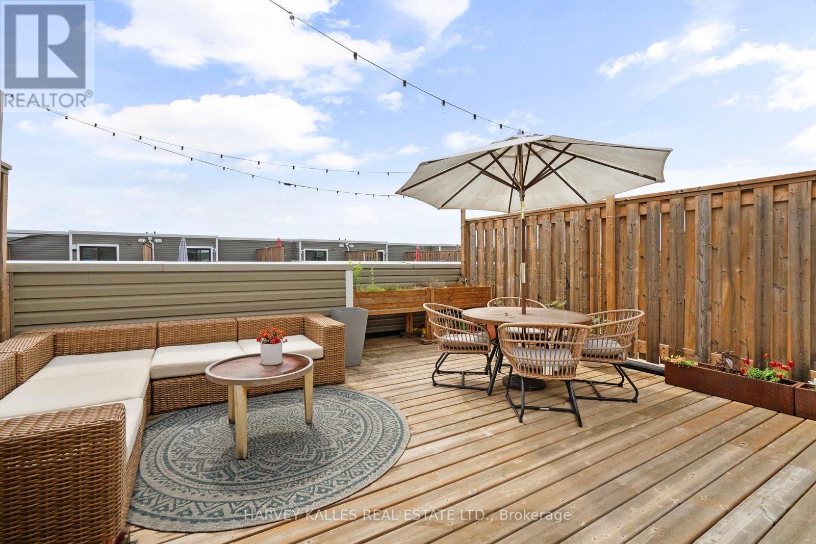 11 - 85 Eastwood Park Gardens, Toronto (Long Branch), Ontario  M8W 0B2 - Photo 1 - W12215389