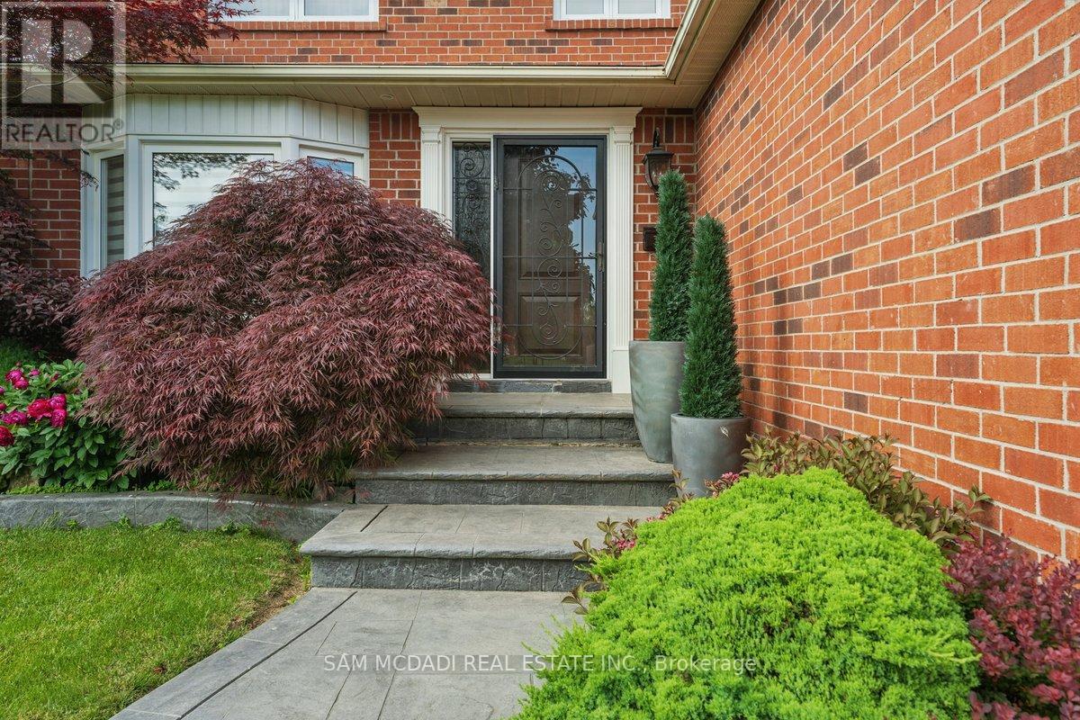 215 Anastasia Terrace, Mississauga (Cooksville), Ontario  L5B 3A5 - Photo 3 - W12215391