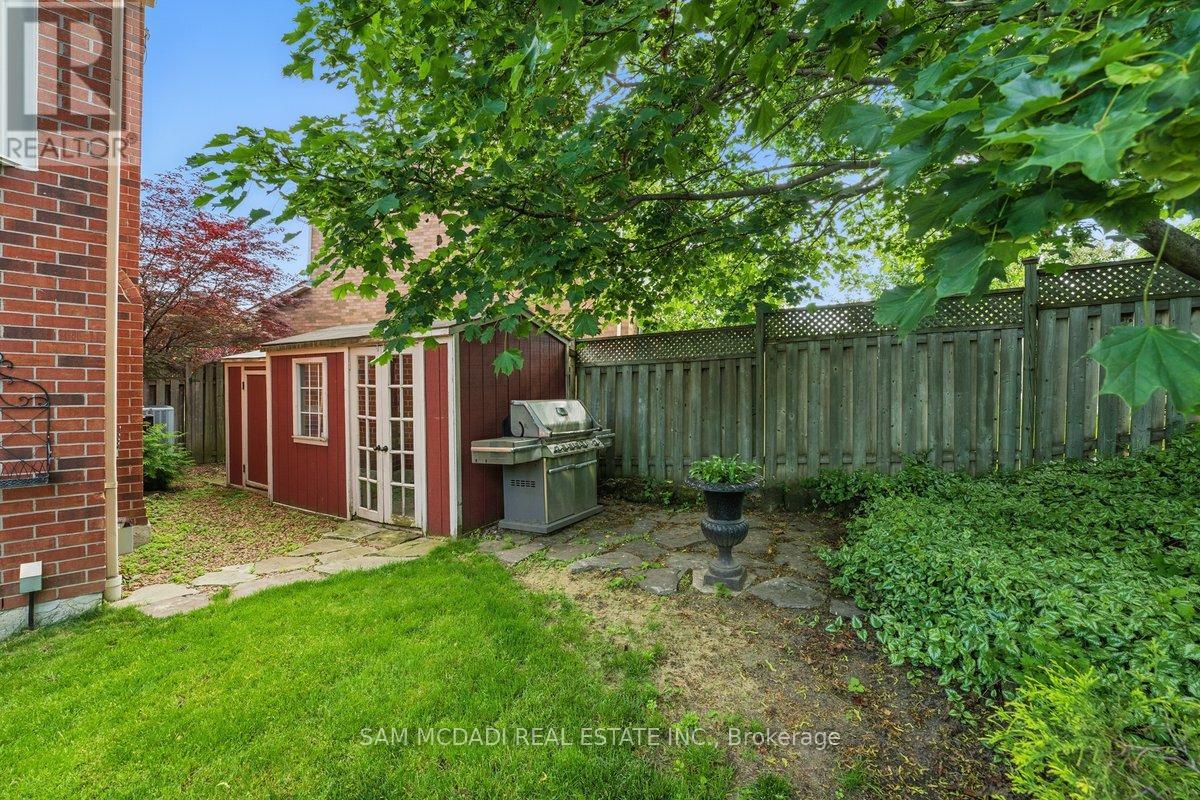 215 Anastasia Terrace, Mississauga (Cooksville), Ontario  L5B 3A5 - Photo 37 - W12215391