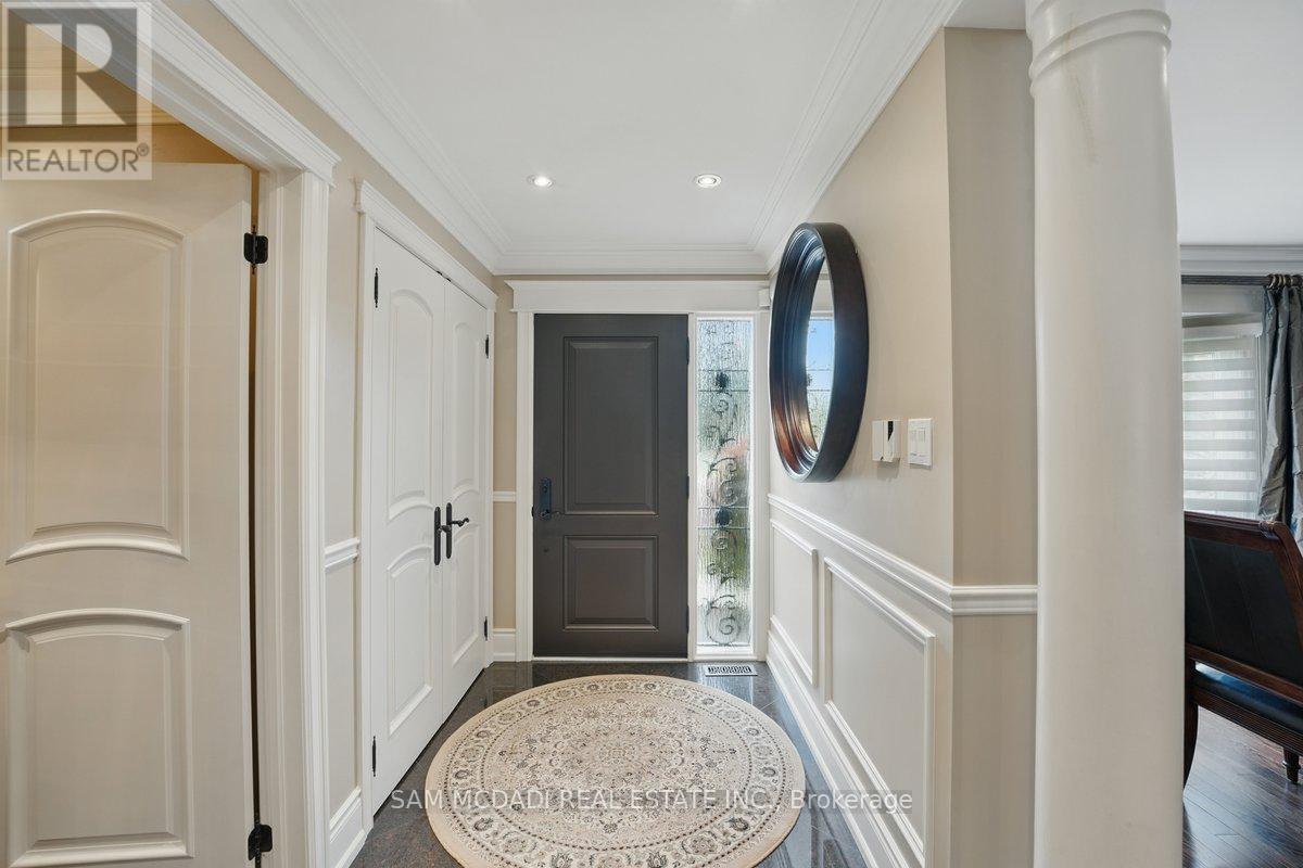 215 Anastasia Terrace, Mississauga (Cooksville), Ontario  L5B 3A5 - Photo 4 - W12215391