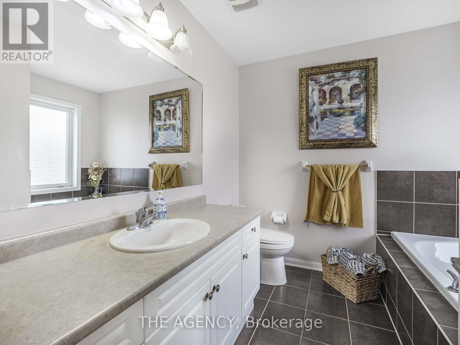 216 Magurn Gate, Milton (Ha Harrison), Ontario  L9T 7B4 - Photo 27 - W12215413