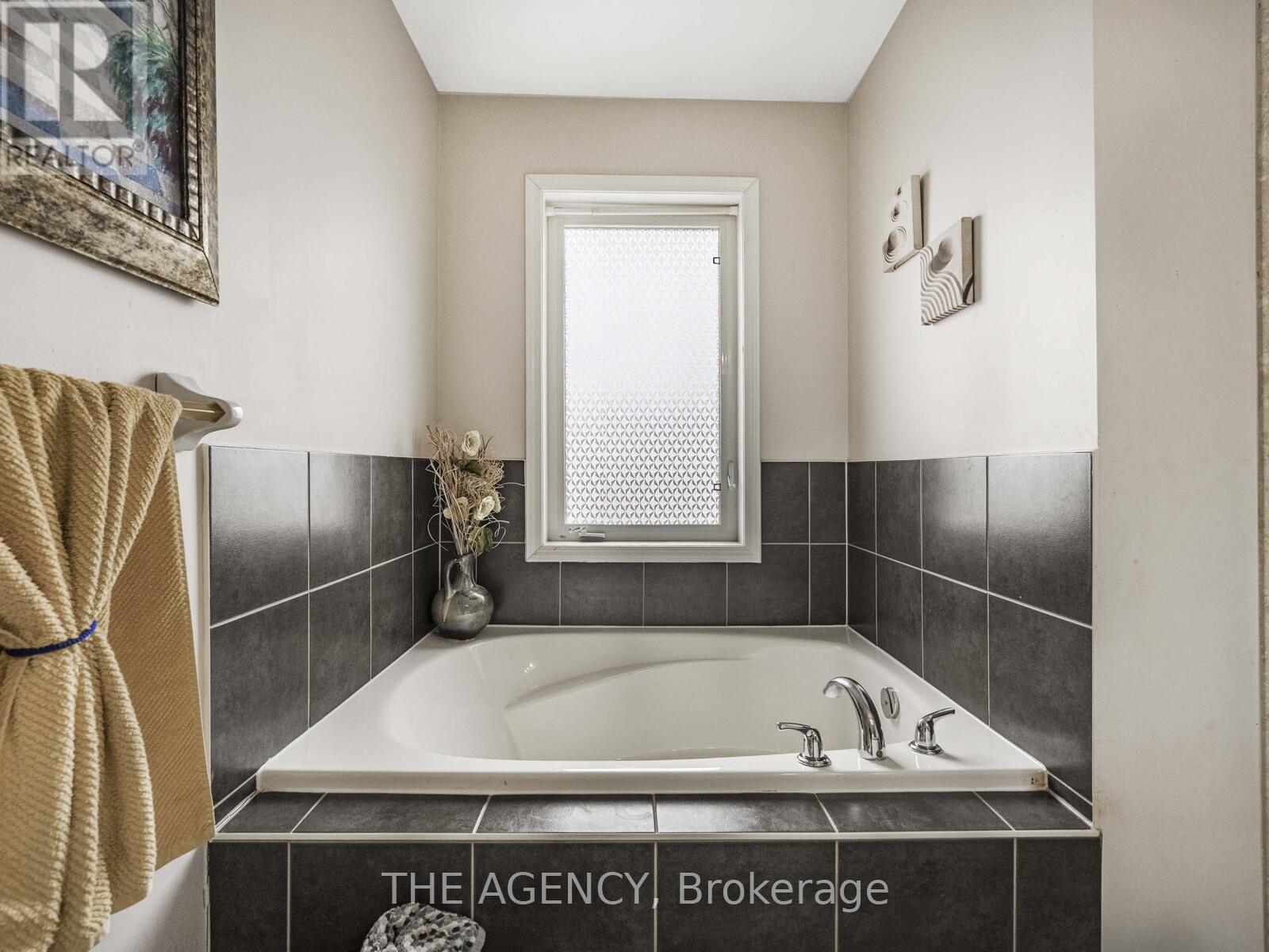 216 Magurn Gate, Milton (Ha Harrison), Ontario  L9T 7B4 - Photo 28 - W12215413