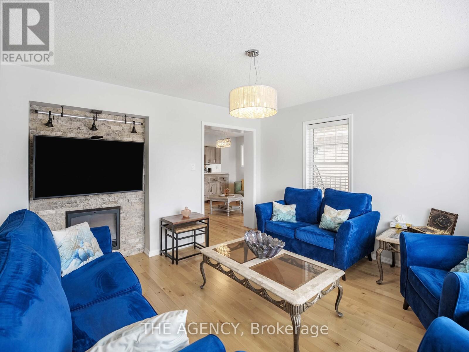 216 Magurn Gate, Milton (Ha Harrison), Ontario  L9T 7B4 - Photo 9 - W12215413