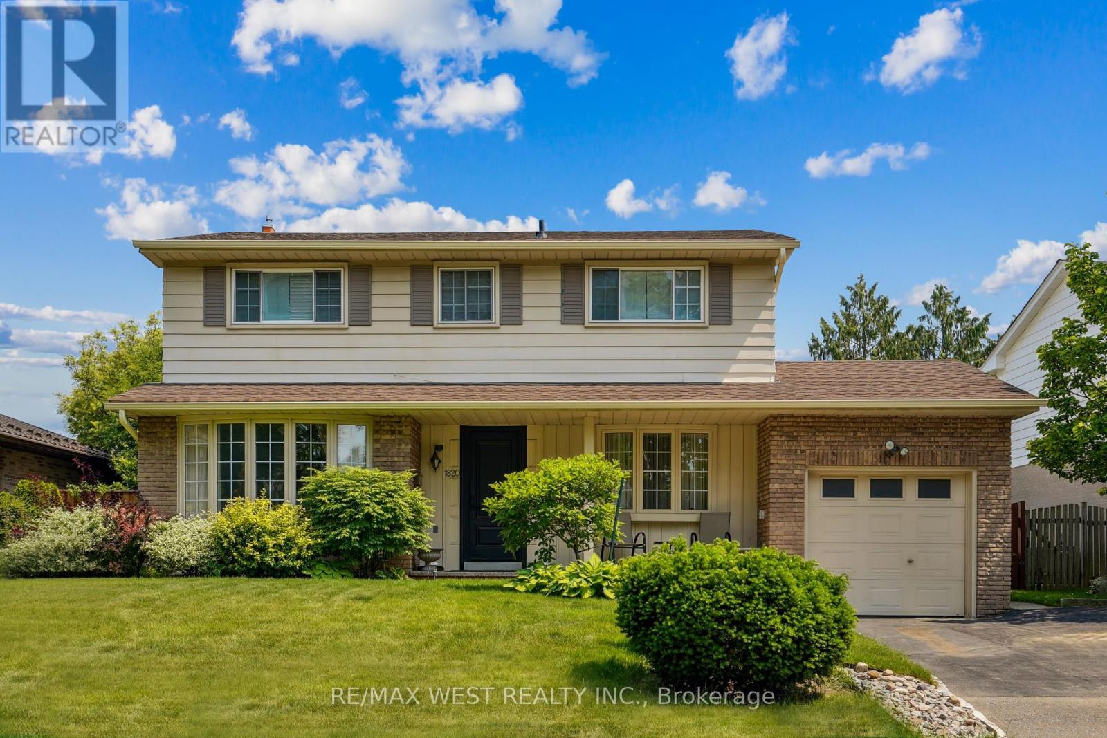 1820 MATENA AVENUE, mississauga (clarkson), Ontario