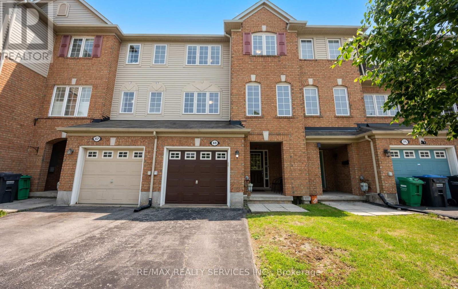 69 Decker Hollow Circle, Brampton (Credit Valley), Ontario  L6X 0L5 - Photo 1 - W12215482