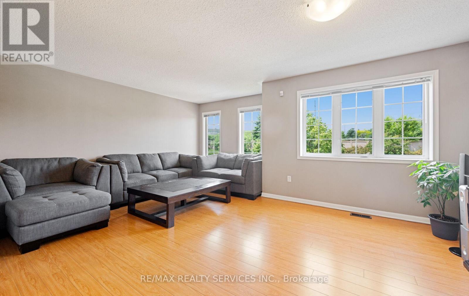 69 Decker Hollow Circle, Brampton (Credit Valley), Ontario  L6X 0L5 - Photo 12 - W12215482