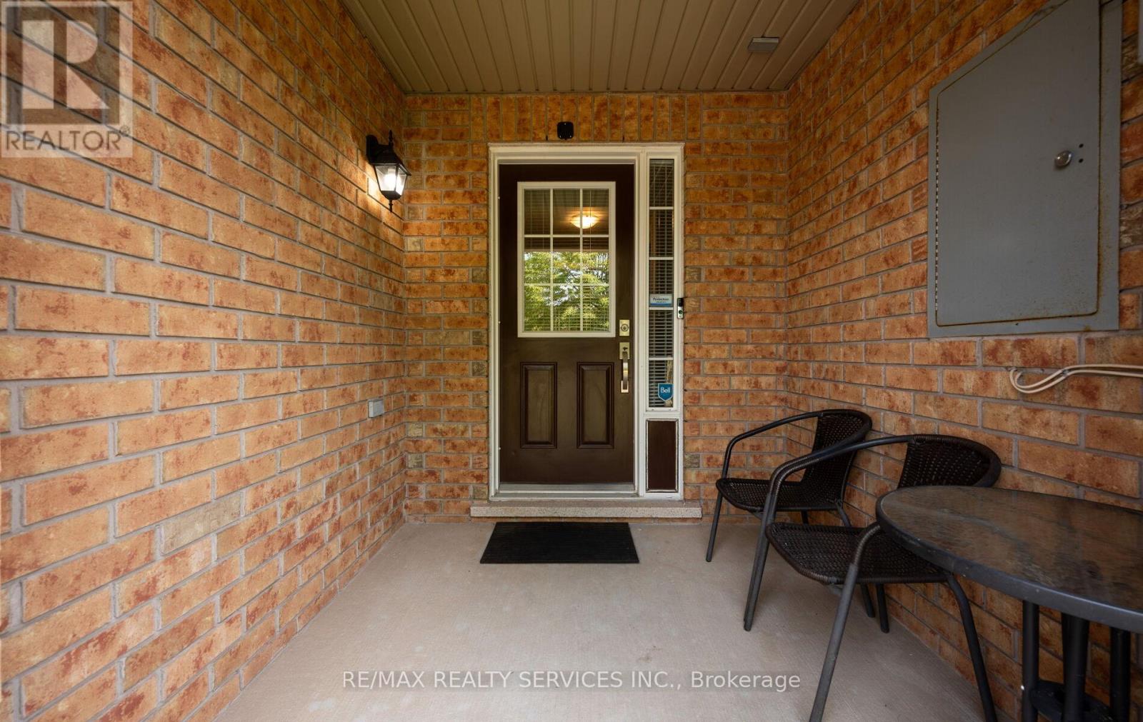69 Decker Hollow Circle, Brampton (Credit Valley), Ontario  L6X 0L5 - Photo 6 - W12215482