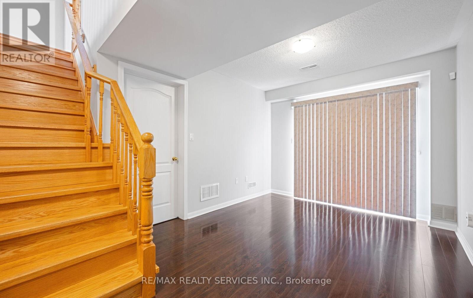 69 Decker Hollow Circle, Brampton (Credit Valley), Ontario  L6X 0L5 - Photo 9 - W12215482