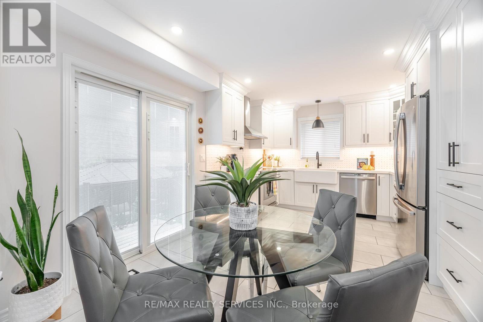 51 Lormel Gate, Brampton (Fletcher's Meadow), Ontario  L7A 2R6 - Photo 13 - W12215551