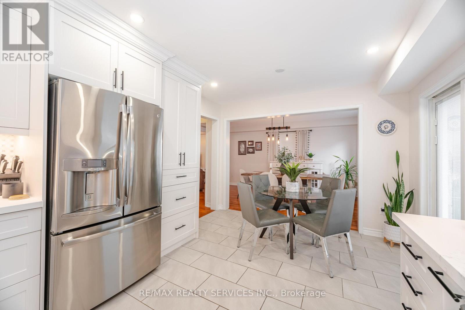 51 Lormel Gate, Brampton (Fletcher's Meadow), Ontario  L7A 2R6 - Photo 18 - W12215551