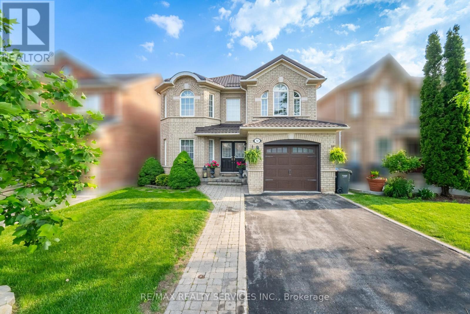 51 Lormel Gate, Brampton (Fletcher's Meadow), Ontario  L7A 2R6 - Photo 2 - W12215551