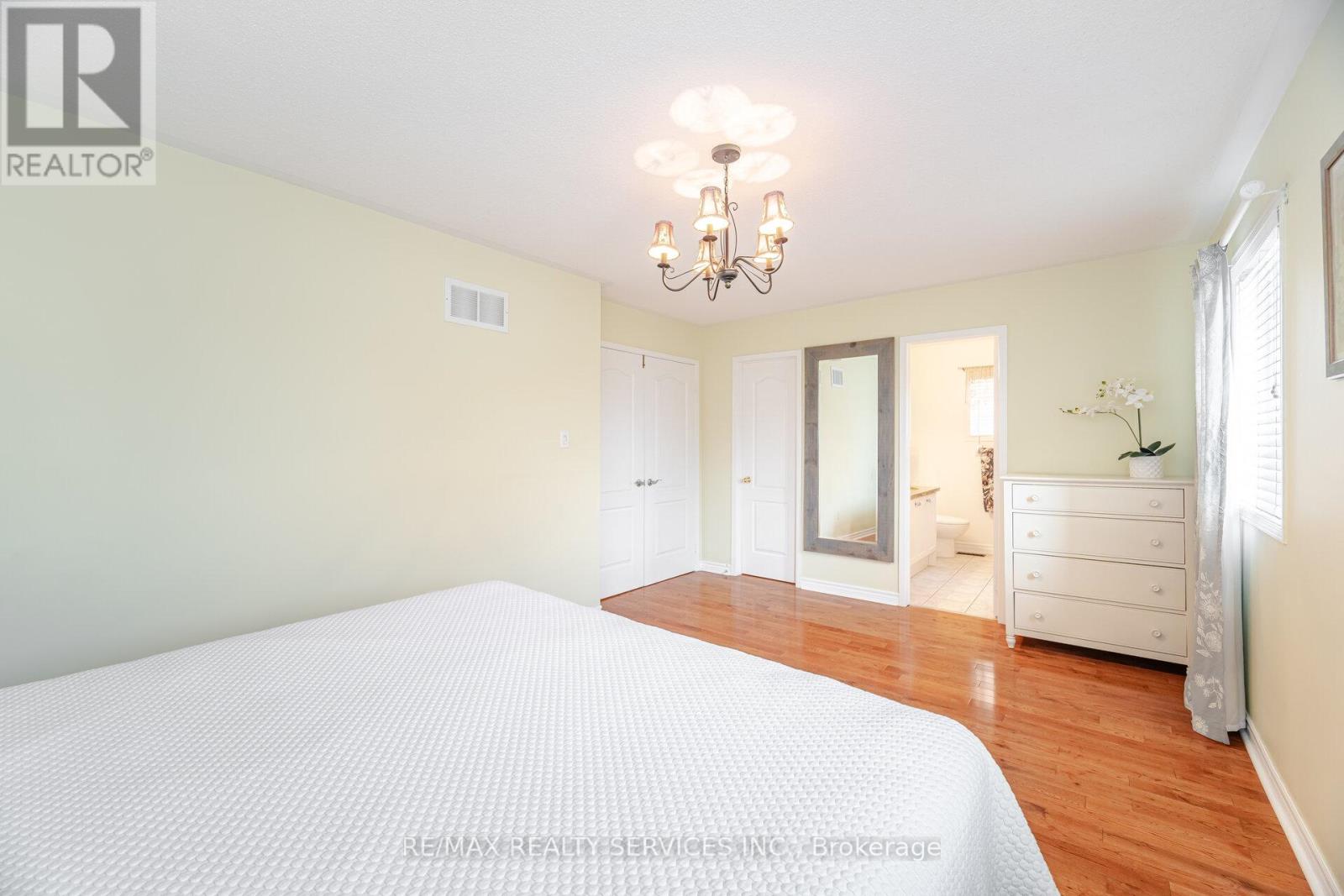 51 Lormel Gate, Brampton (Fletcher's Meadow), Ontario  L7A 2R6 - Photo 25 - W12215551