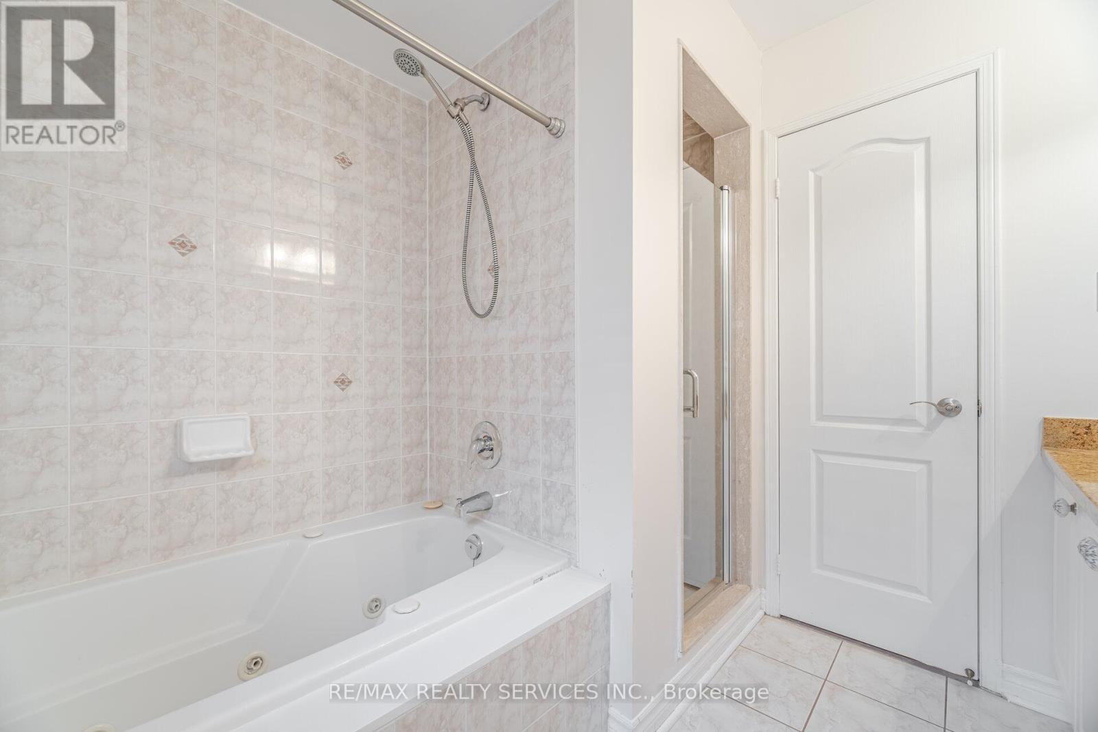 51 Lormel Gate, Brampton (Fletcher's Meadow), Ontario  L7A 2R6 - Photo 27 - W12215551