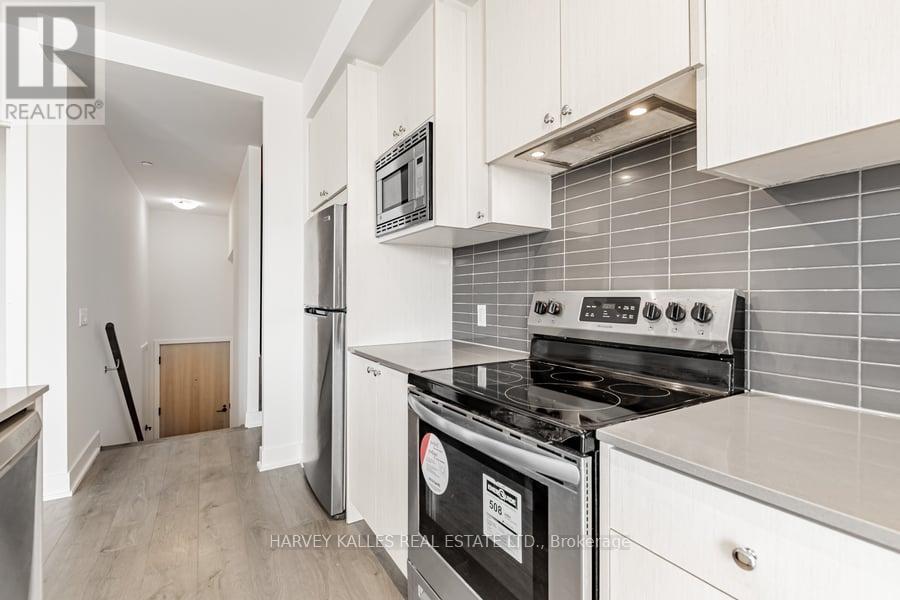 60 George Butchart Drive, Toronto (Downsview-Roding-Cfb), Ontario  M3K 0E1 - Photo 11 - W12215614
