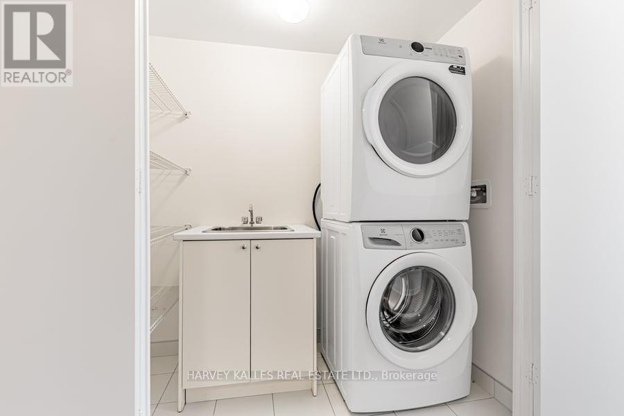 60 George Butchart Drive, Toronto (Downsview-Roding-Cfb), Ontario  M3K 0E1 - Photo 21 - W12215614