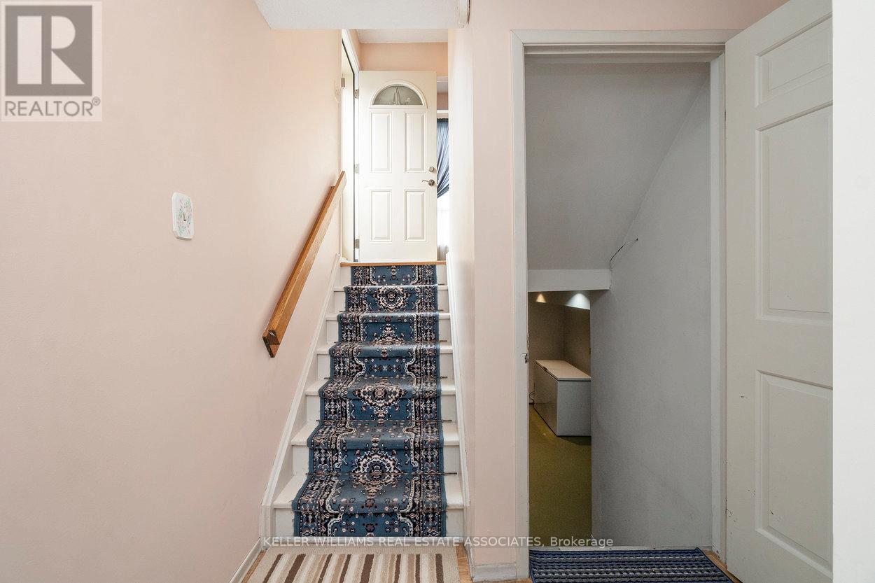 4353 Brandon Gate Drive, Mississauga (Malton), Ontario  L4T 3K6 - Photo 8 - W12215616