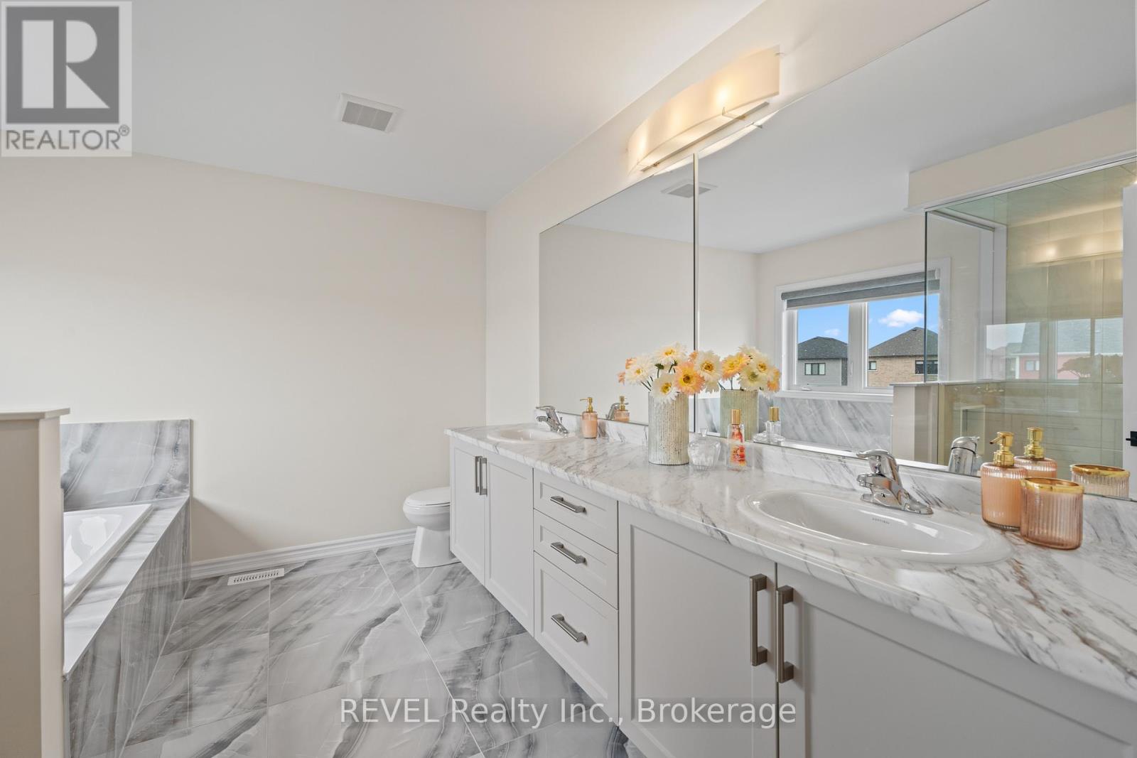 80 Explorer Way, Thorold, Ontario  L2V 0K3 - Photo 37 - X12215678