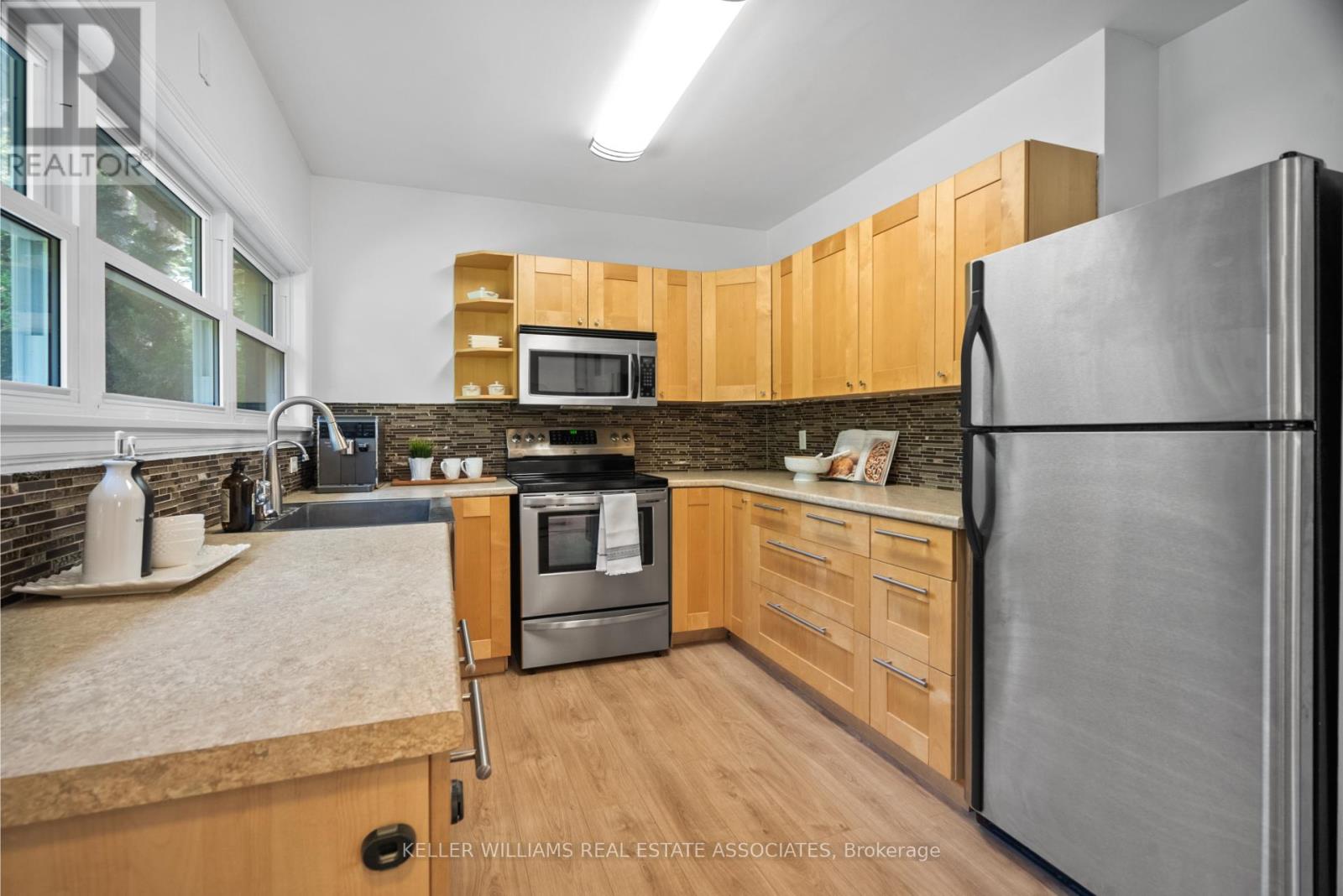 196 Sheldon Avenue N, Kitchener, Ontario  N2H 3M8 - Photo 5 - X12215291