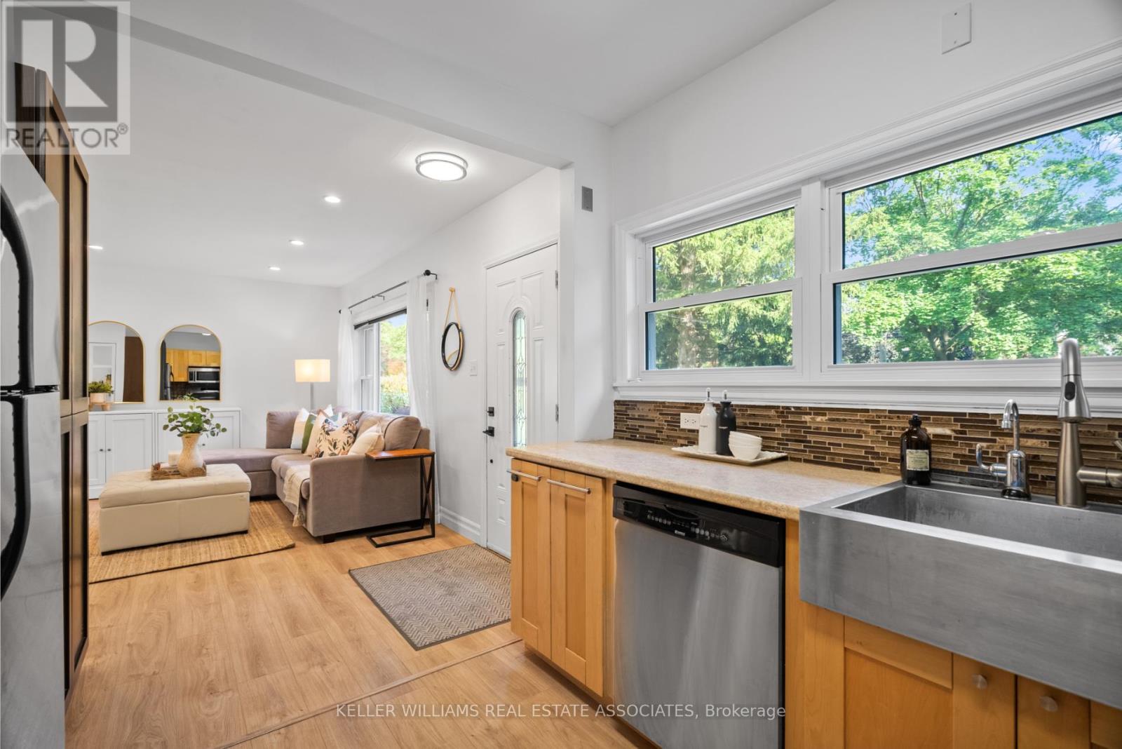 196 Sheldon Avenue N, Kitchener, Ontario  N2H 3M8 - Photo 6 - X12215291
