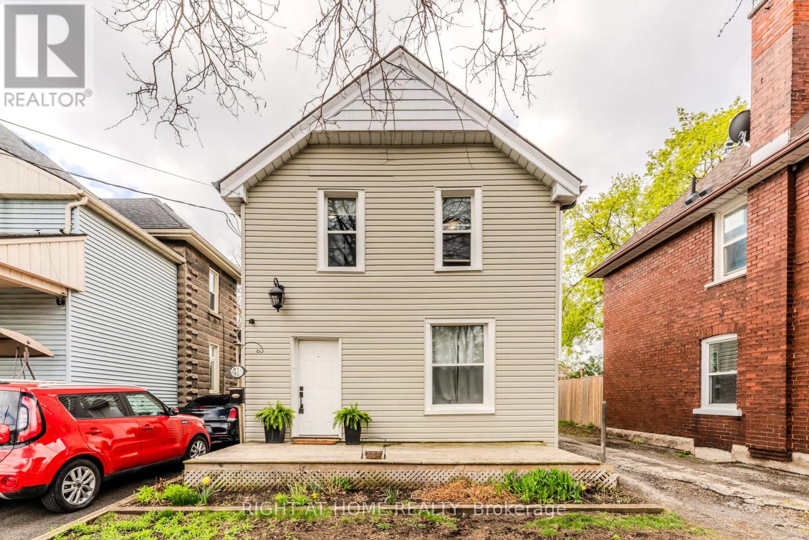 41 BRIGHTON AVENUE, Brantford, Ontario