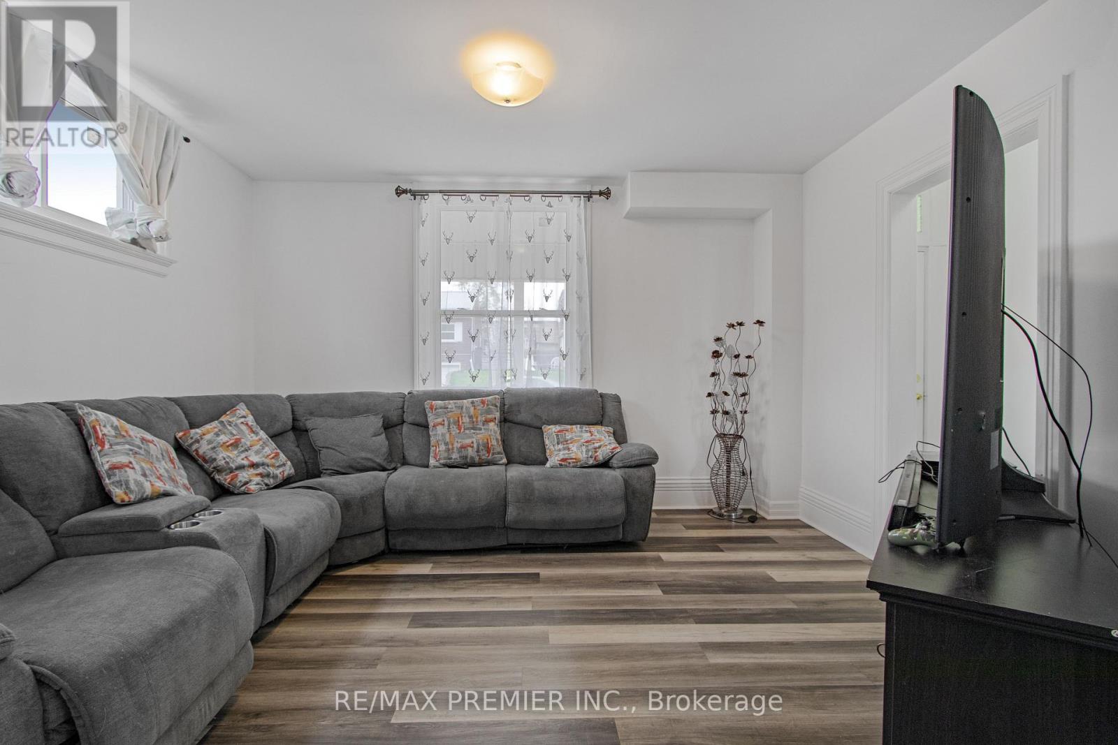 492 Main Street, Woodstock (Woodstock - South), Ontario  N4S 1T9 - Photo 5 - X12215351