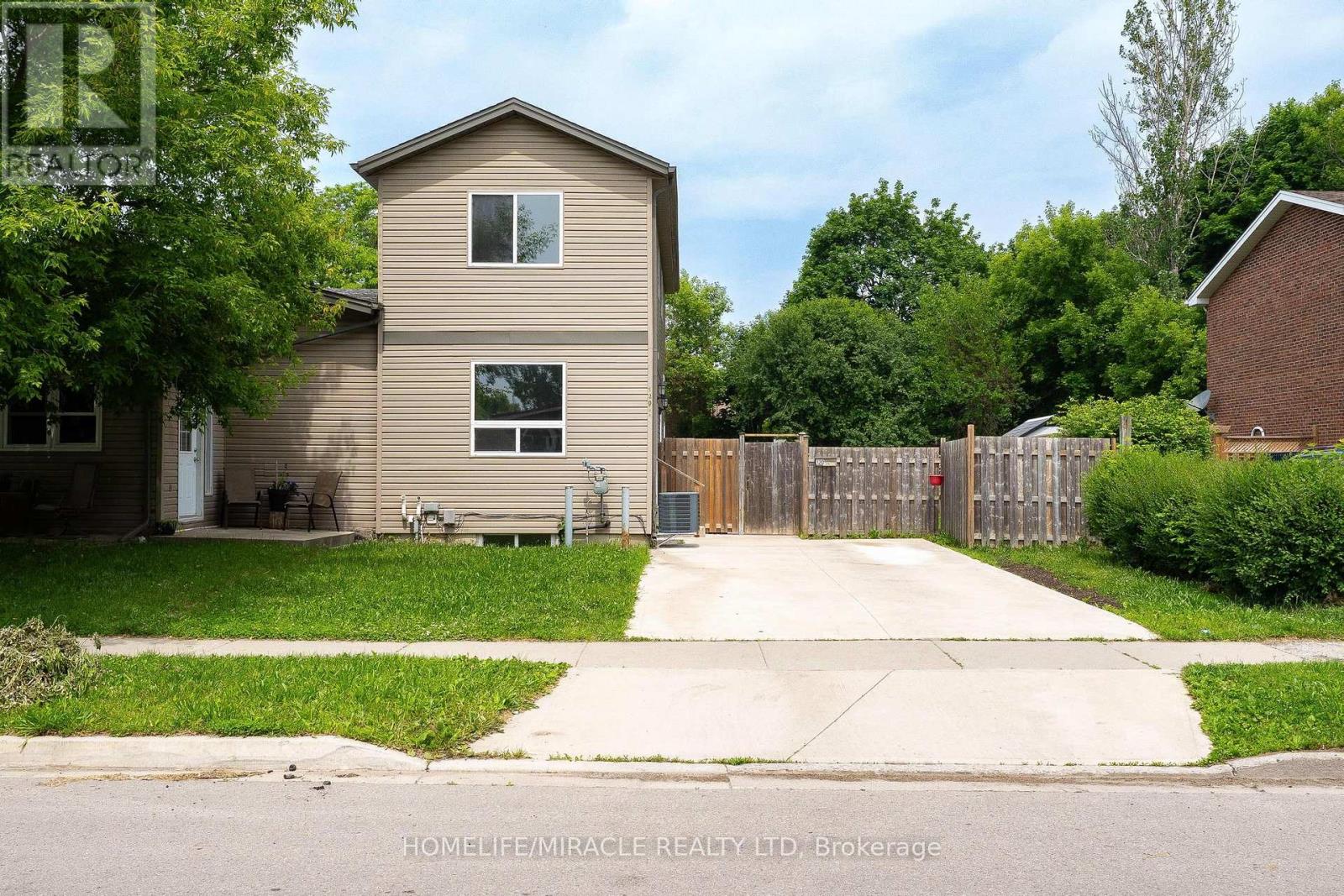 120 JANSEN AVENUE, Kitchener, Ontario