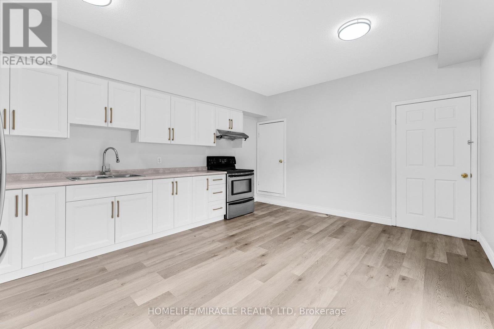 120 Jansen Avenue, Kitchener, Ontario  N2A 2L7 - Photo 11 - X12215380