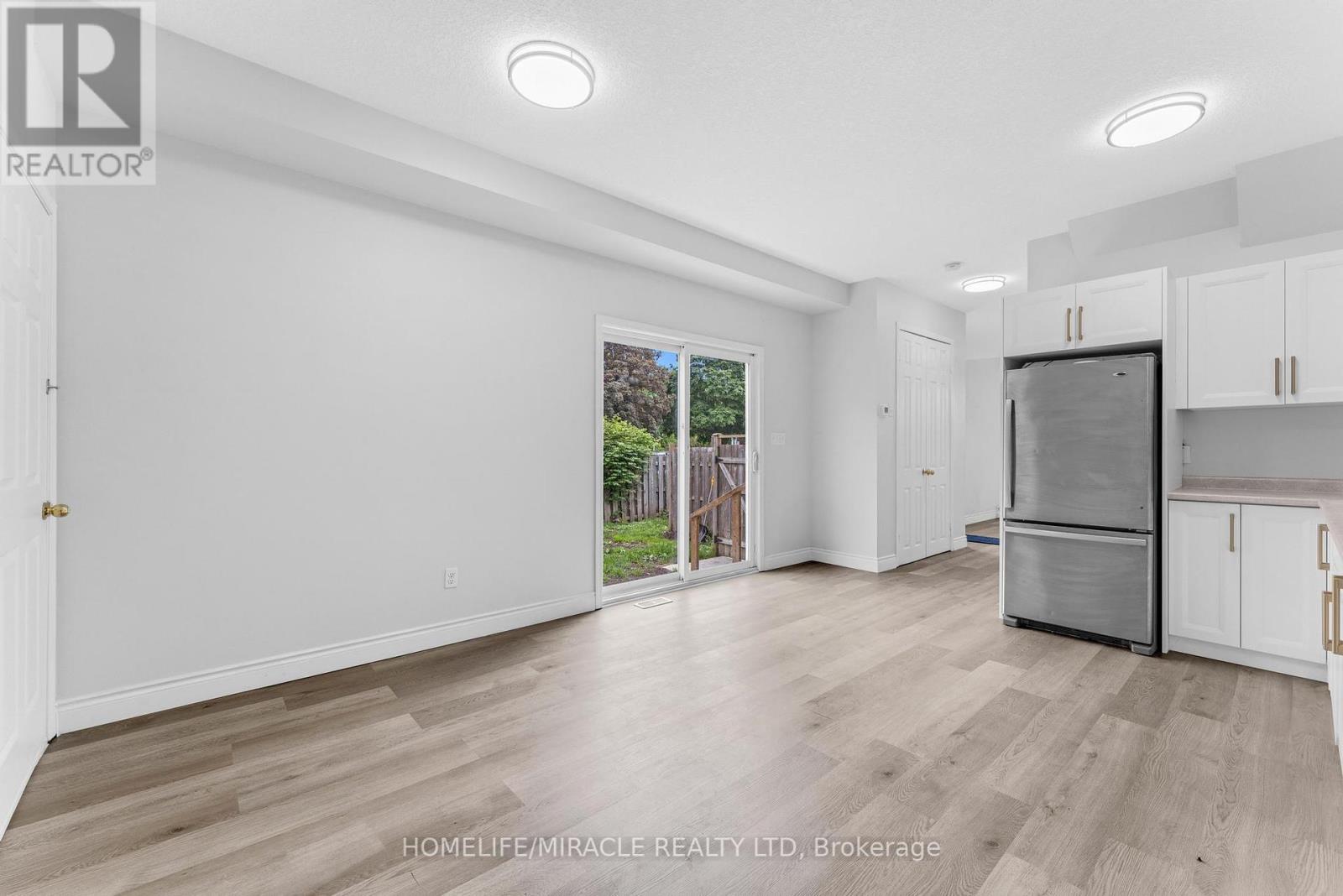 120 Jansen Avenue, Kitchener, Ontario  N2A 2L7 - Photo 12 - X12215380