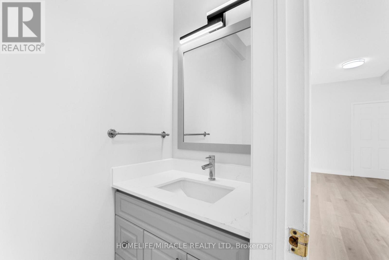 120 Jansen Avenue, Kitchener, Ontario  N2A 2L7 - Photo 15 - X12215380