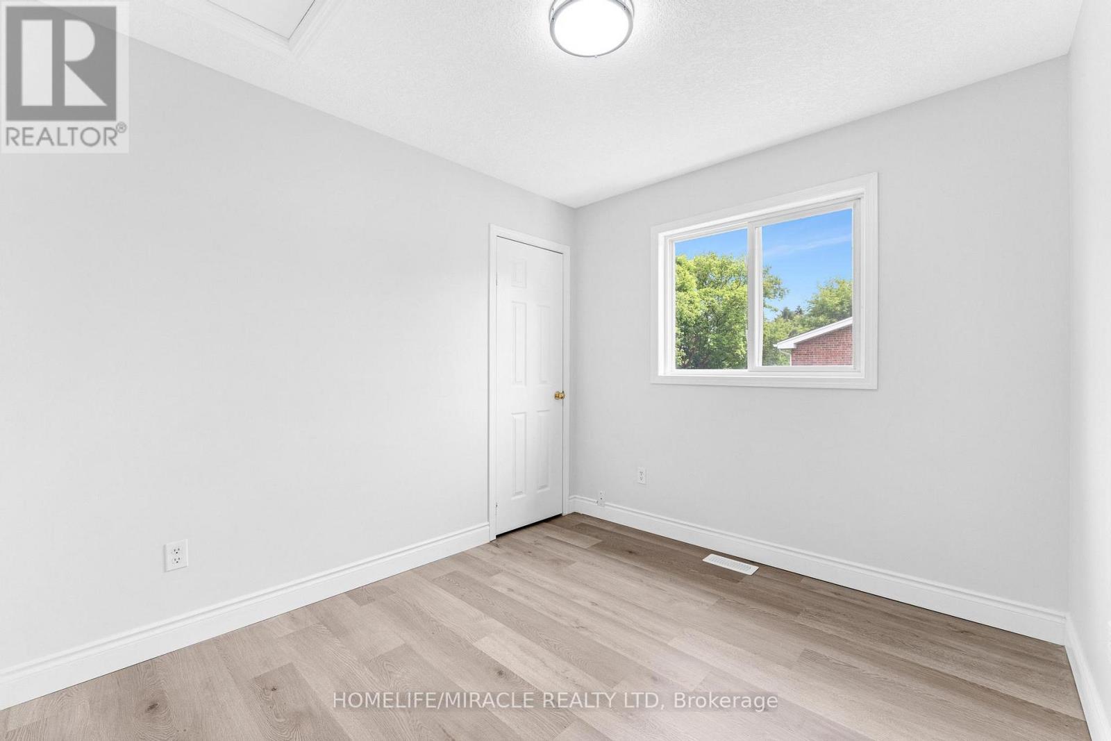 120 Jansen Avenue, Kitchener, Ontario  N2A 2L7 - Photo 17 - X12215380