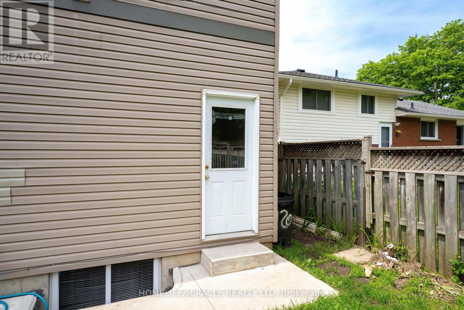 120 Jansen Avenue, Kitchener, Ontario  N2A 2L7 - Photo 24 - X12215380