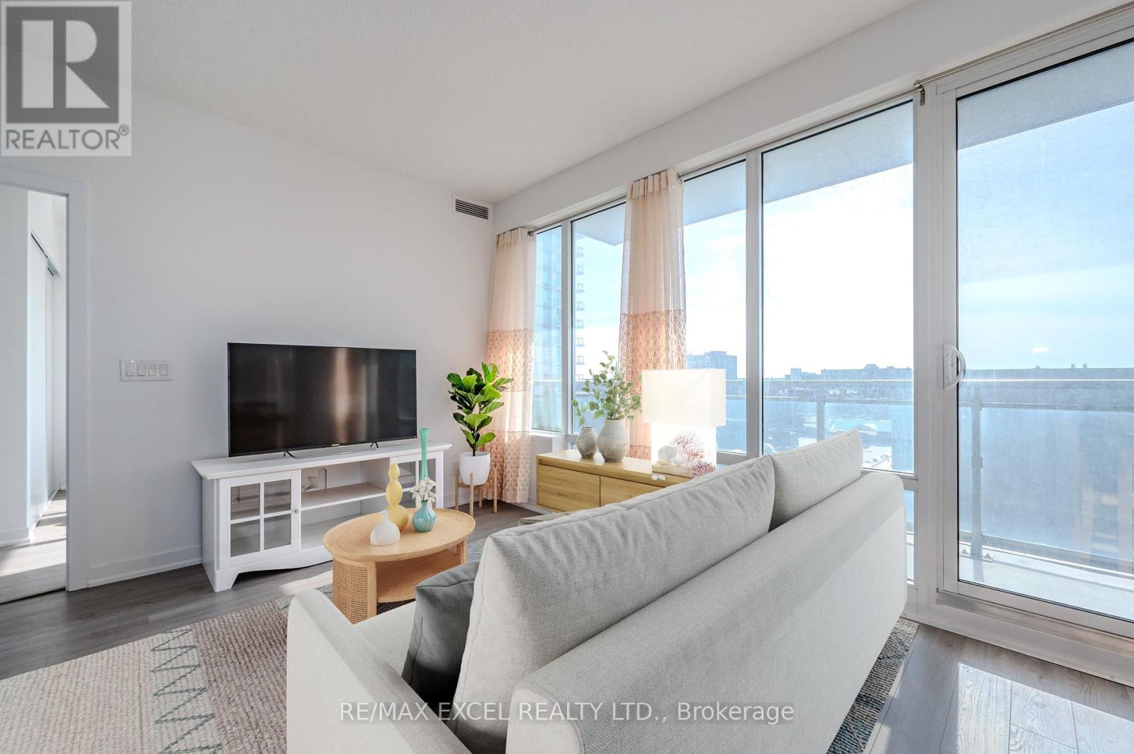 710 - 85 Duke Street W, Kitchener, Ontario  N2H 0B7 - Photo 4 - X12215422