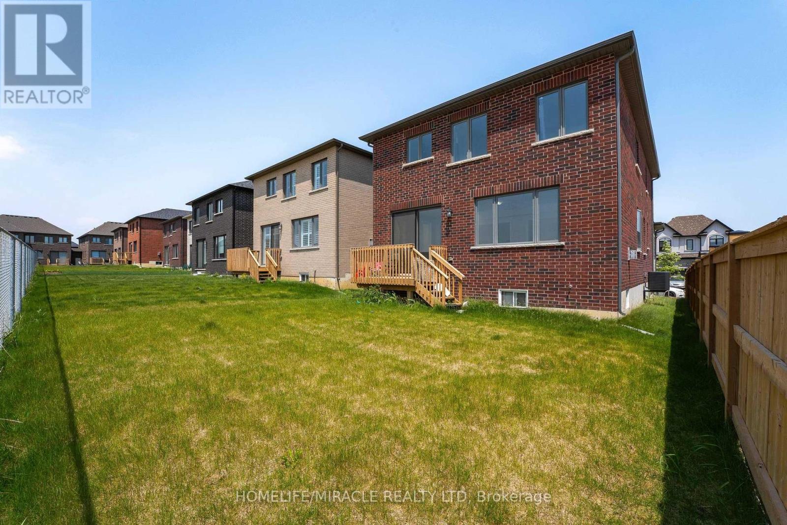 815 Sobeski Avenue, Woodstock (Woodstock - North), Ontario  N4T 0P1 - Photo 37 - X12215424