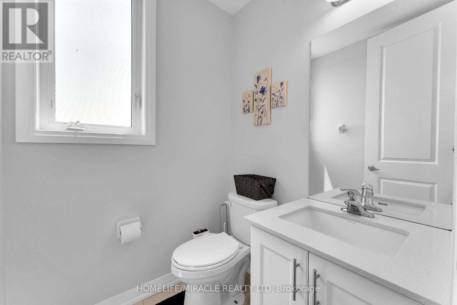 815 Sobeski Avenue, Woodstock (Woodstock - North), Ontario  N4T 0P1 - Photo 8 - X12215424