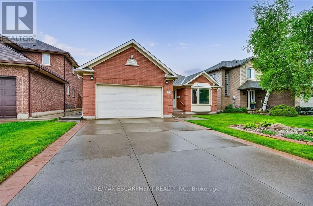 21 Riviera Ridge, Hamilton (Winona Park), Ontario  L8E 5E6 - Photo 1 - X12215433