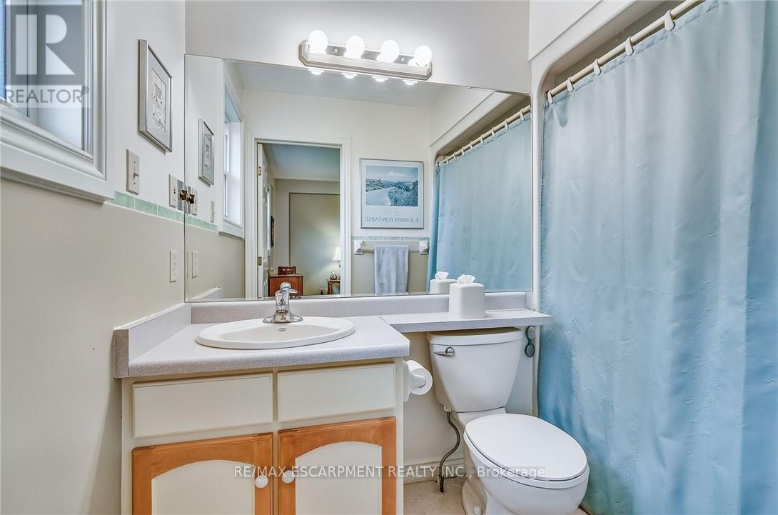 21 Riviera Ridge, Hamilton (Winona Park), Ontario  L8E 5E6 - Photo 24 - X12215433