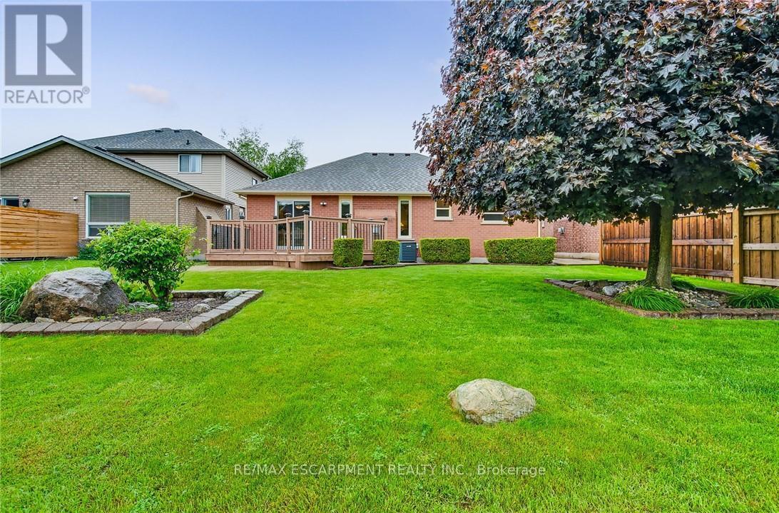 21 Riviera Ridge, Hamilton (Winona Park), Ontario  L8E 5E6 - Photo 42 - X12215433
