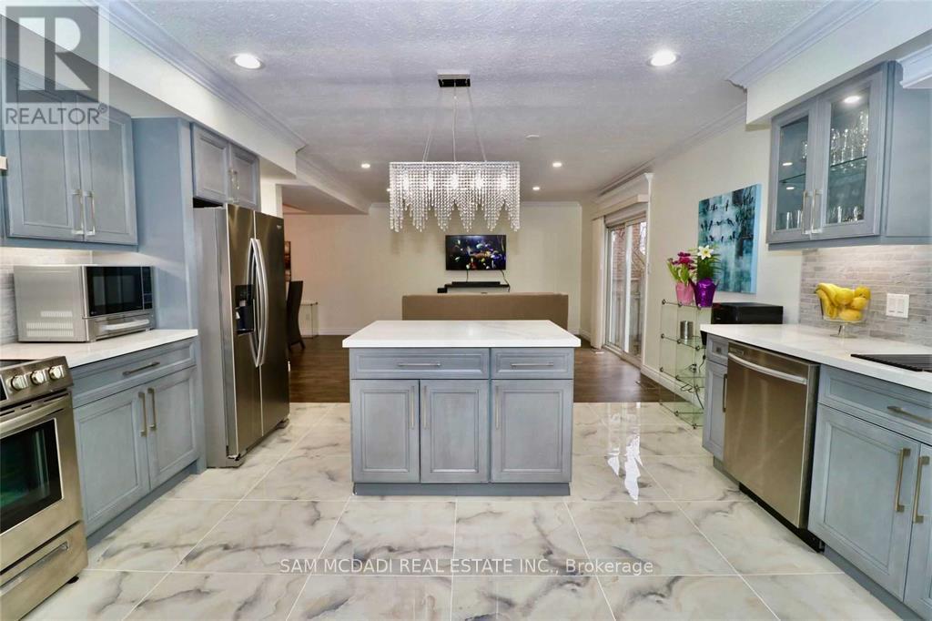 412 Olde Village Lane, Shelburne, Ontario  L9V 3A4 - Photo 8 - X12215449