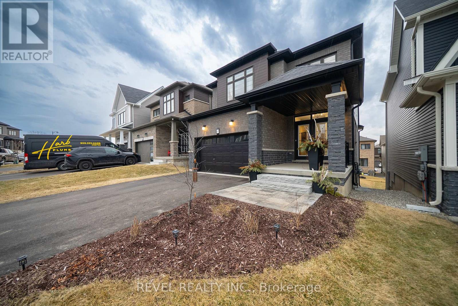 63 Santos Drive, Haldimand, Ontario  N3W 0H2 - Photo 2 - X12215453