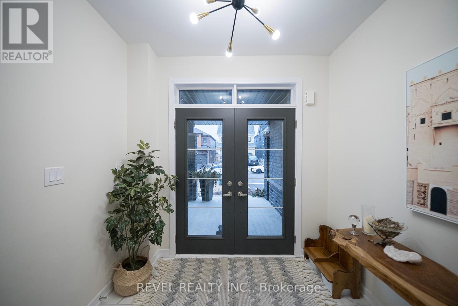 63 Santos Drive, Haldimand, Ontario  N3W 0H2 - Photo 4 - X12215453
