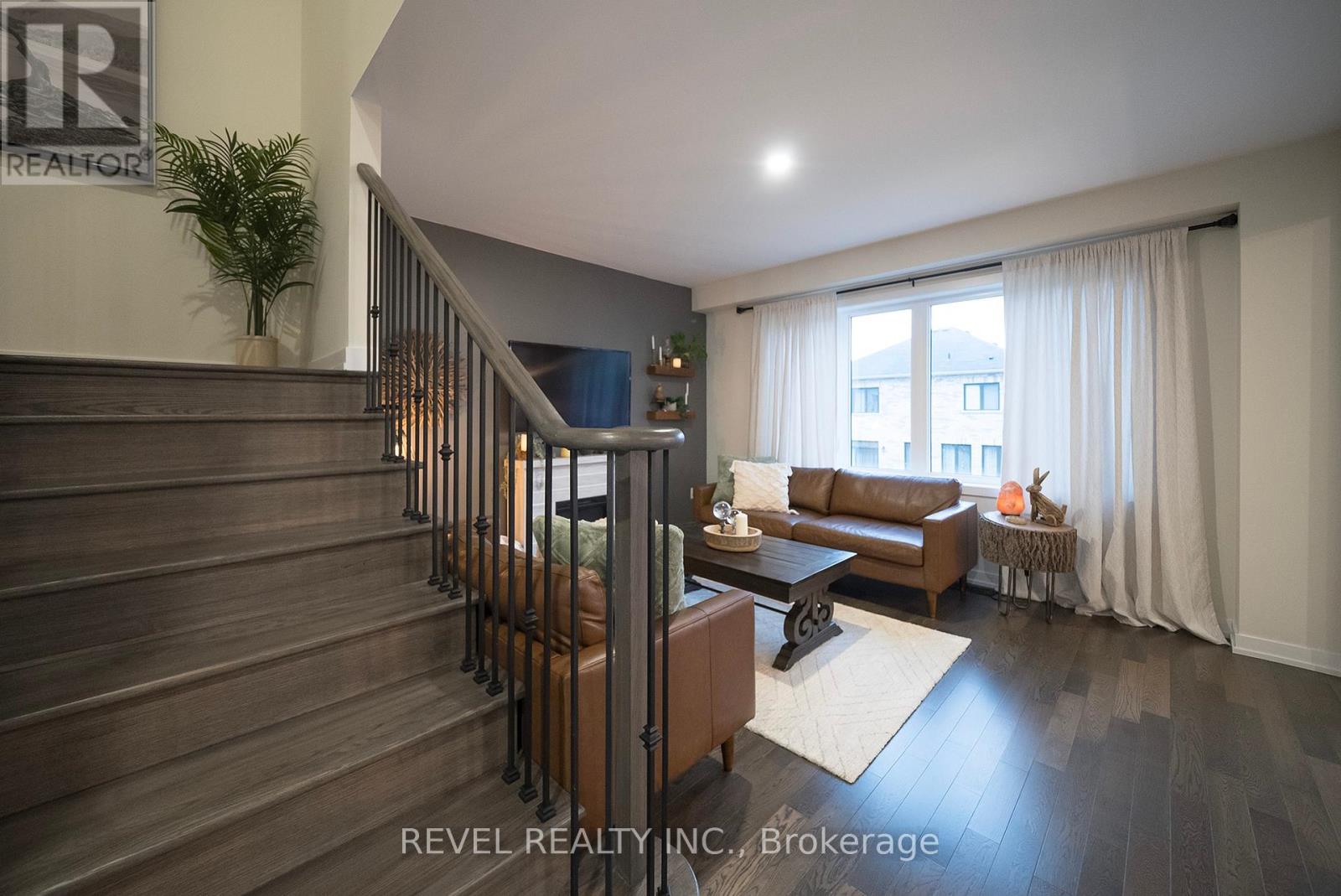 63 Santos Drive, Haldimand, Ontario  N3W 0H2 - Photo 8 - X12215453