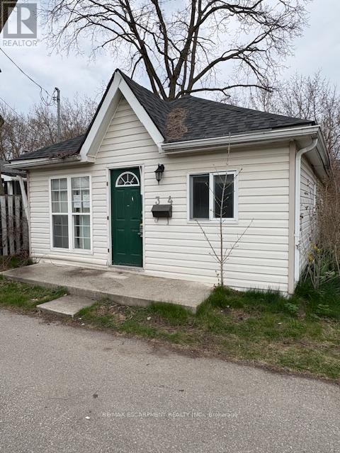 34 BROCK LANE, Brantford, Ontario