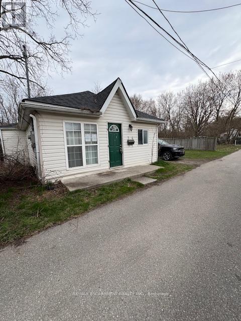 34 Brock Lane, Brantford, Ontario  N3S 4Y6 - Photo 2 - X12215520