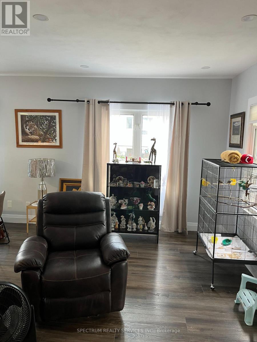 4 Manning Street, St. Catharines (E. Chester), Ontario  L2R 1H8 - Photo 13 - X12215532