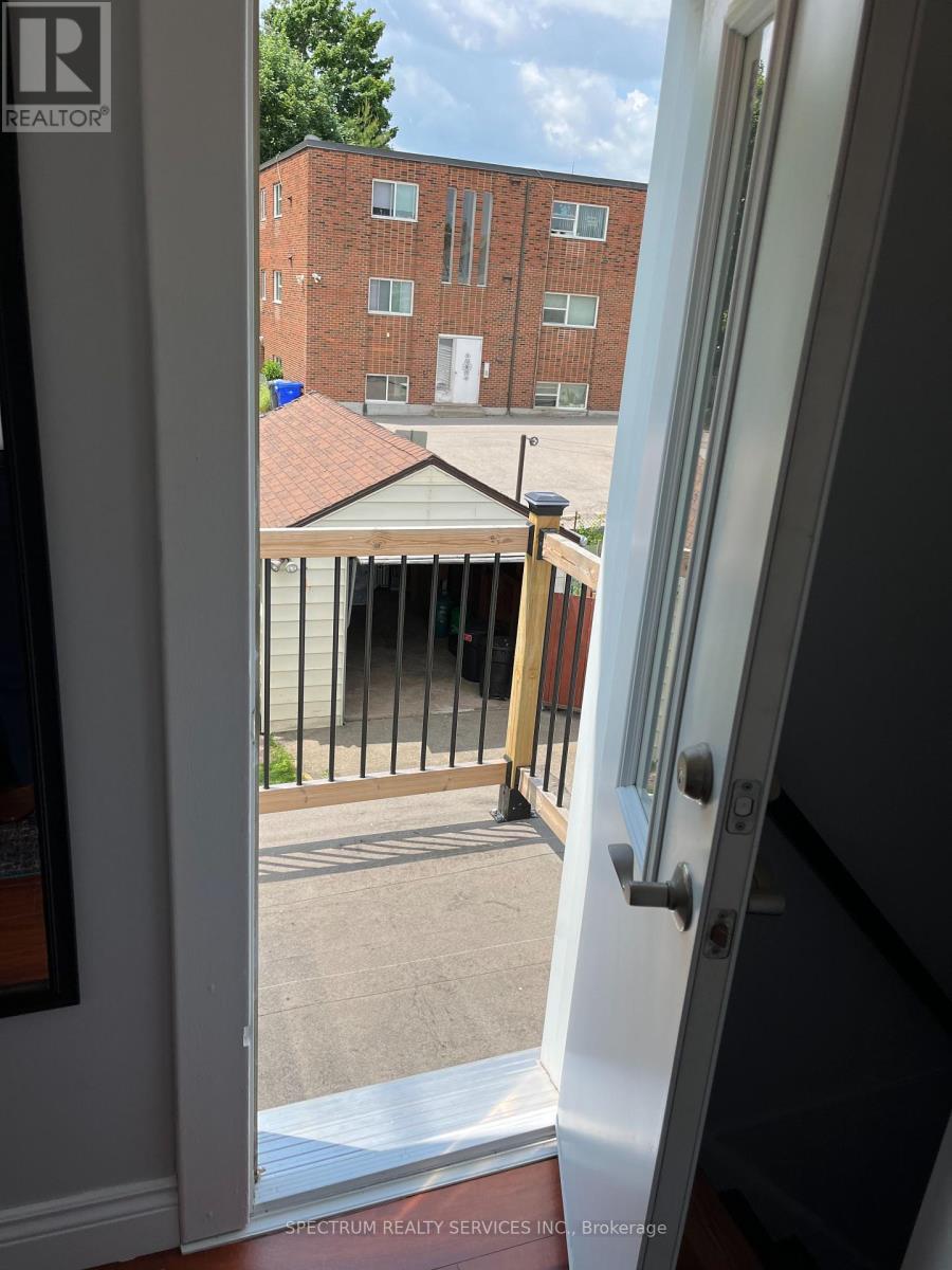 4 Manning Street, St. Catharines (E. Chester), Ontario  L2R 1H8 - Photo 15 - X12215532