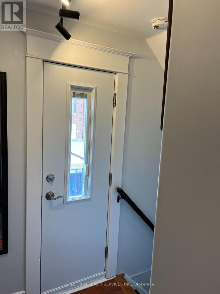 4 Manning Street, St. Catharines (E. Chester), Ontario  L2R 1H8 - Photo 16 - X12215532