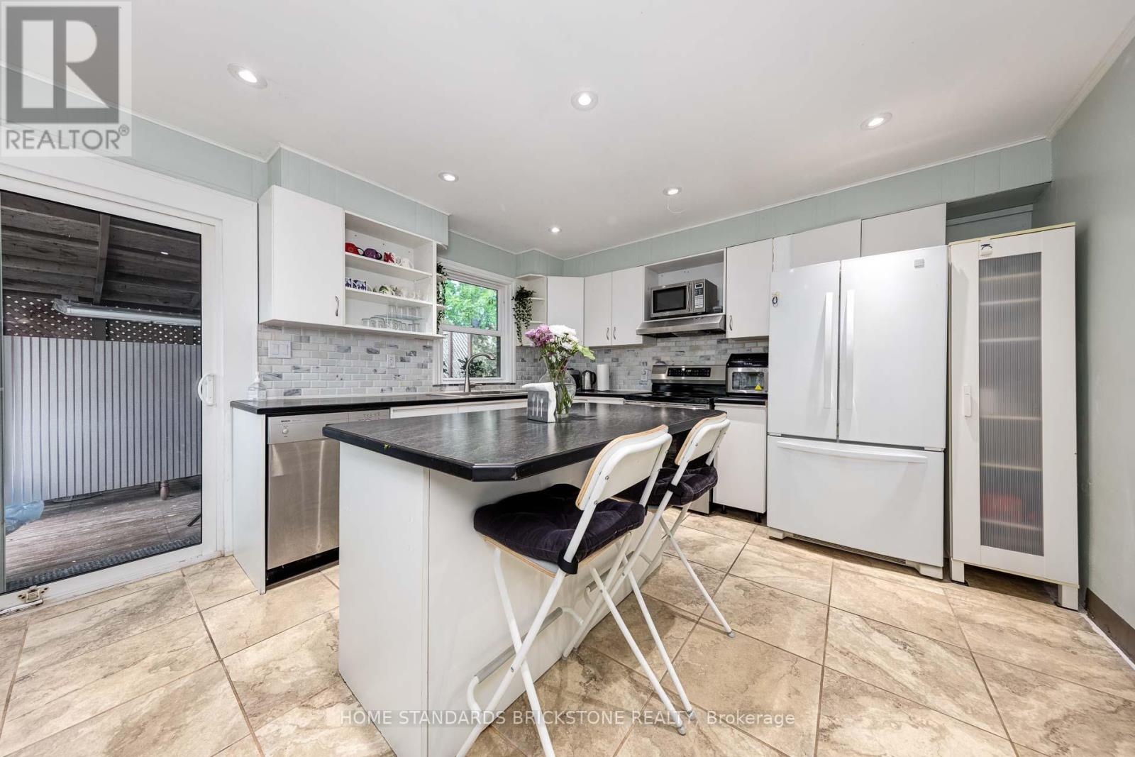 140 Walter Avenue S, Hamilton (Glenview), Ontario  L8K 3K9 - Photo 8 - X12215596