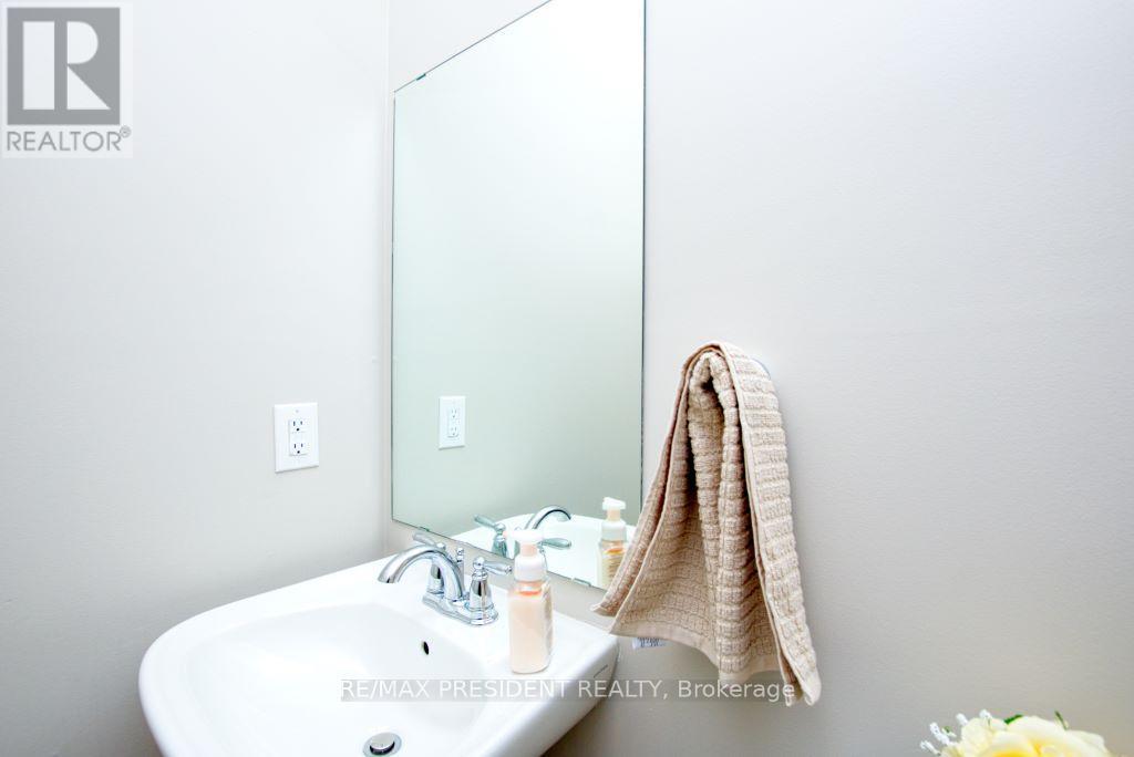 4099 Maitland Street, Lincoln (Beamsville), Ontario  L0R 1B6 - Photo 8 - X12215638